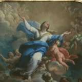 Al centro della composizione c�� la Vergine Maria che, avvolta da una luce dorata, viene assunta in cielo